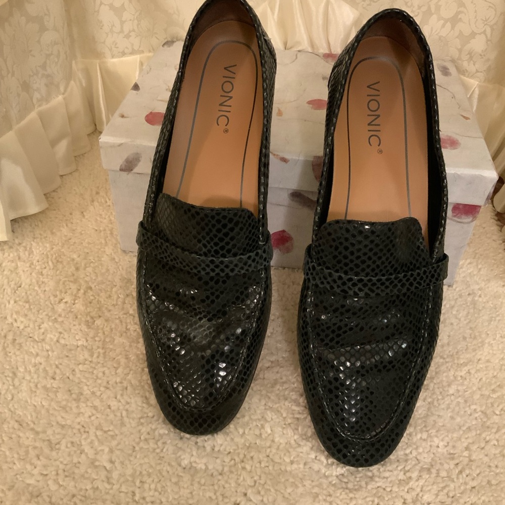VIONIC ZANA LIZARD PRINT WOMENS LOAFERS